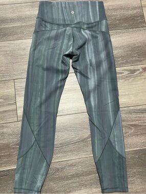 Lululemon NEW in movement tight crop 25” leggings size 6 marled